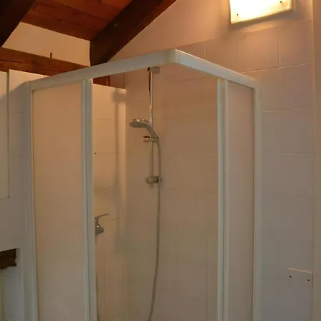Monika In Lägenhet